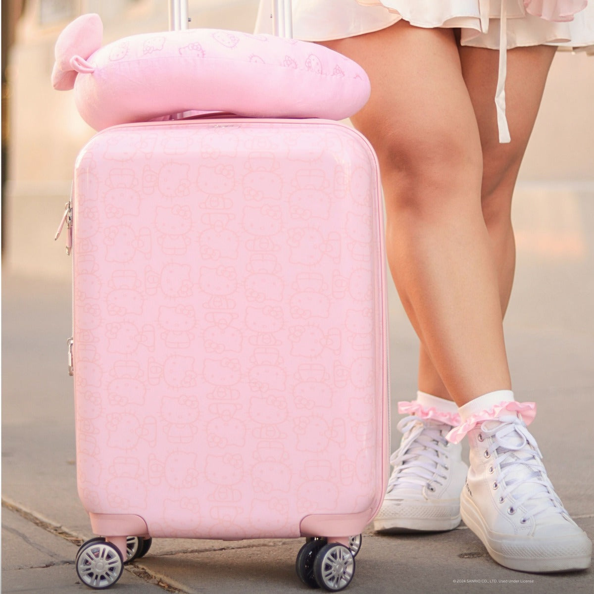 Hello Kitty Pose All Over Print 29.5 inch Hard-Sided Luggage Pink Checked Spinner Suitcase Ful