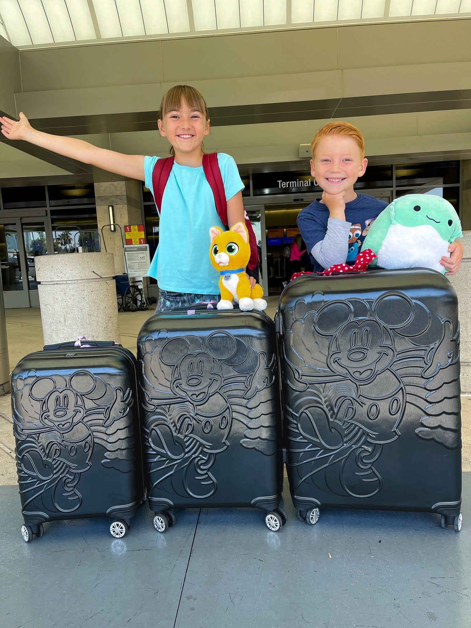 NEW Disney Running Mickey Mouse Luggage